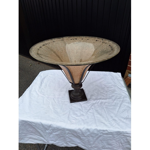 383 - Large vase metal stand
PLEASE NOTE NOT POSTABLE