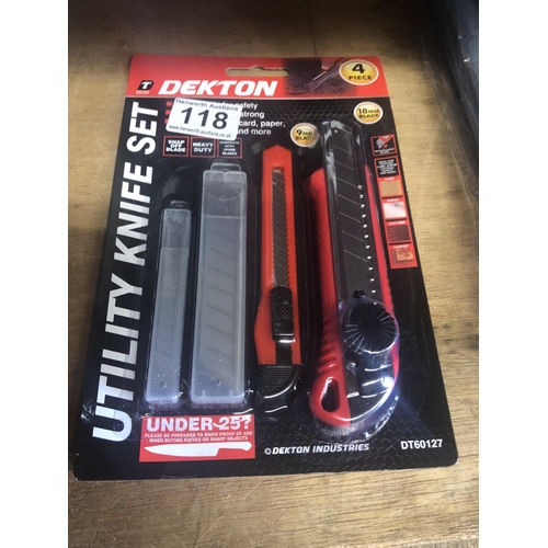 118 - Snap knife set