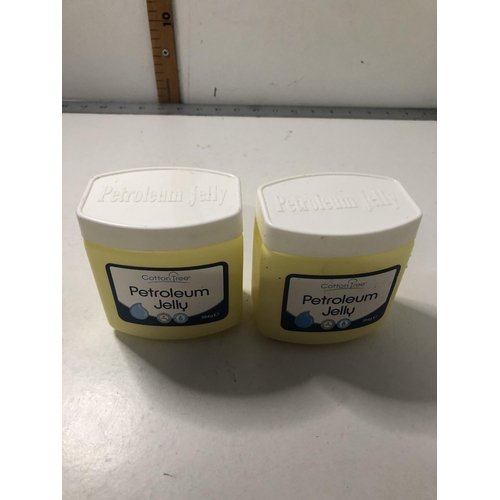 123 - X2 284g of petroleum jelly