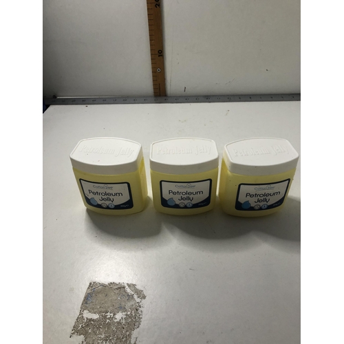 124 - X3 284g of petroleum jelly