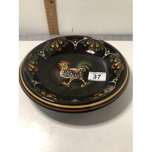 37 - Decorative plate