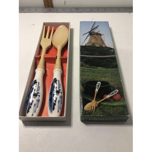 96 - Salad server set