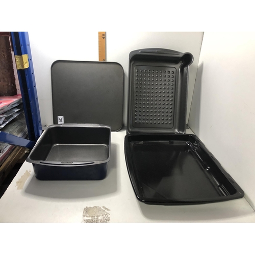 28 - Qty of baking trays