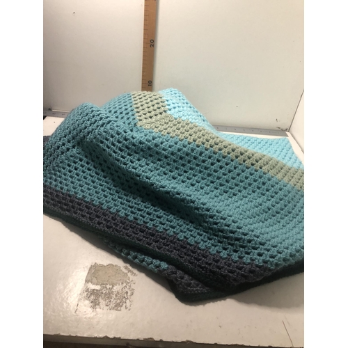 333 - Knitted blanket