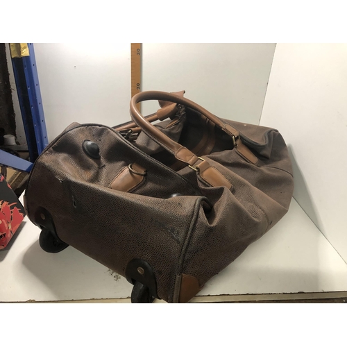 124 - Globe Trotters bag
AS FOUND