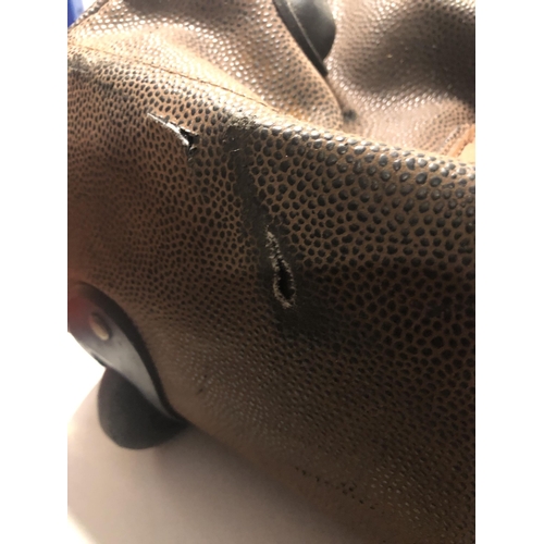 124 - Globe Trotters bag
AS FOUND