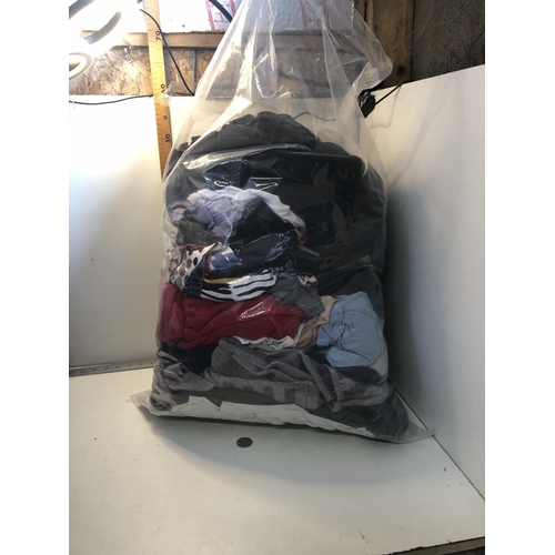 141 - Bag of clothing