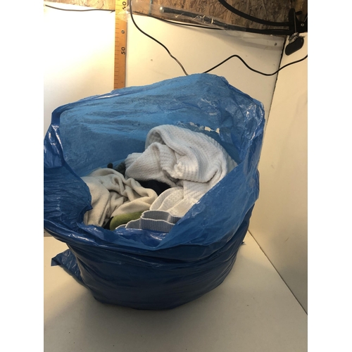 142 - Bag of clothing
