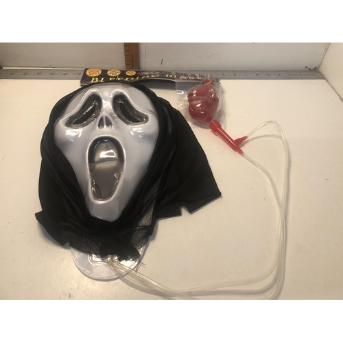 28 - Scream mask