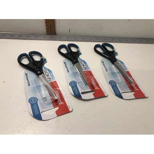 16 - X3 pairs of scissors