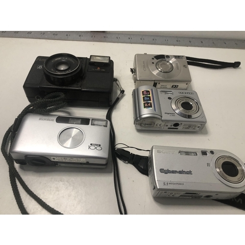 71 - Qty of vintage cameras