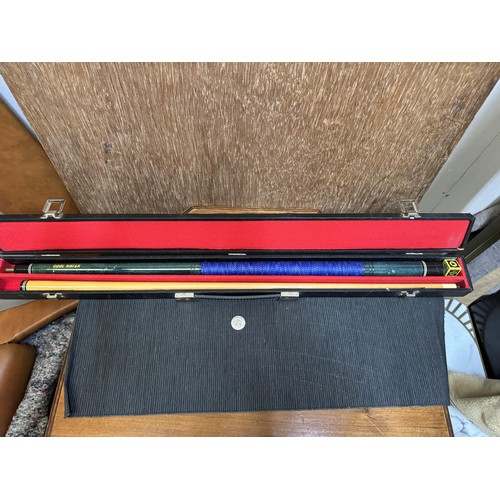 63 - Cool Water 2 Piece Pool Cue with case
Cue: 58.75