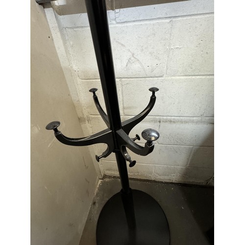 70 - Metal Coat Stand
H: 73