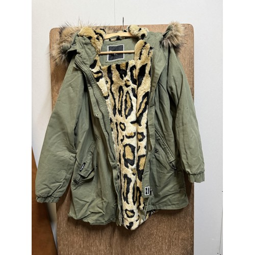 86 - Superdry Parka, Size Medium