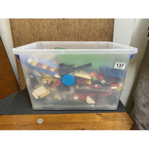 137 - Box of Lego/Duplo
