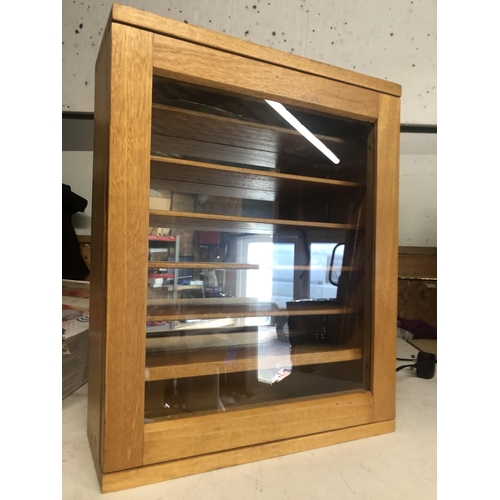 52 - Display case
PLEASE NOTE NOT POSTABLE