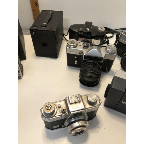 55 - Qty of vintage cameras