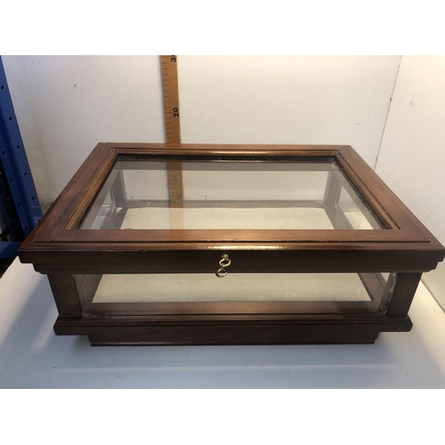 210 - Glass display case
PLEASE NOTE NOT POSTABLE