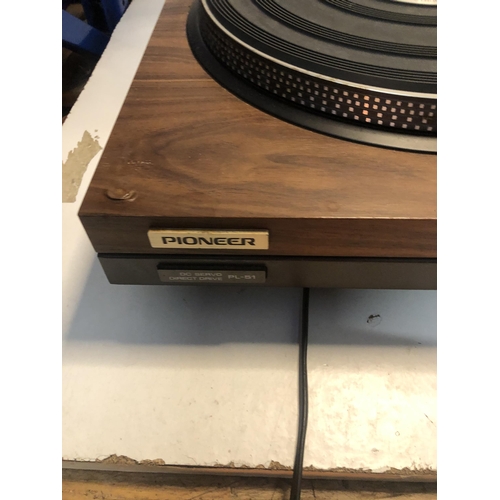 27 - pionneer 1970 turn table
WORKING ORDER