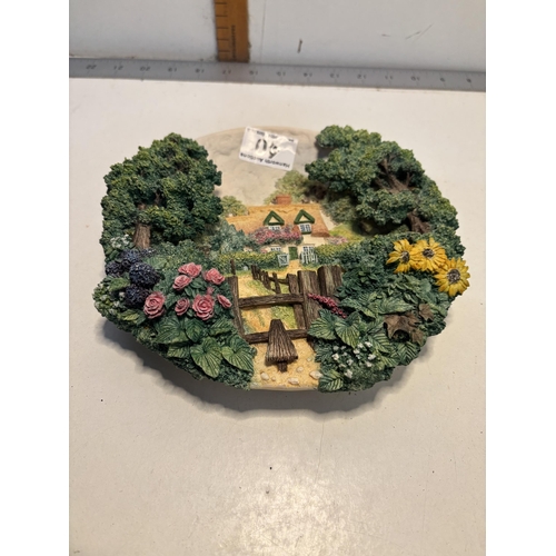 40 - Lilliput Lane cottage plate