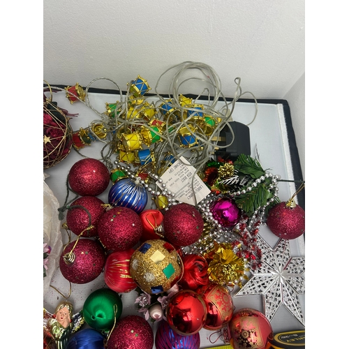 92 - Quantity of Christmas Decorations