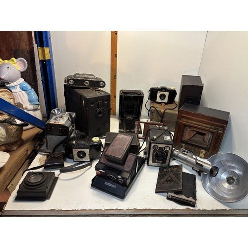 234 - Qty of mixed vintage cameras & bits