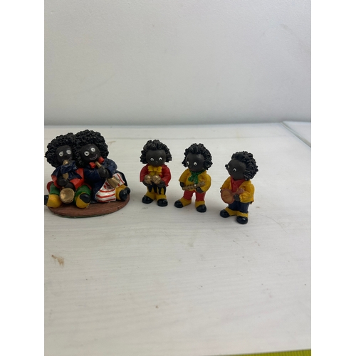 182 - 7 golli figures