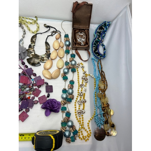 183 - Large quantity of Costume Jewellery