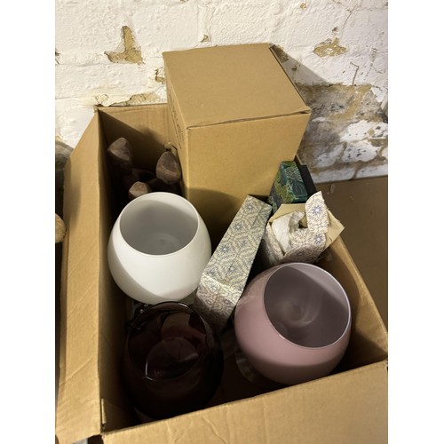 124 - Box of Decorative items