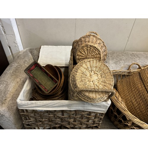 242 - Qty of Baskets