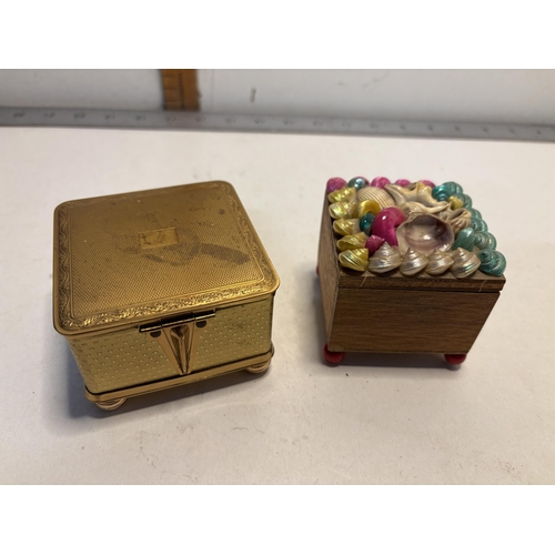 47 - X2 vintage boxes