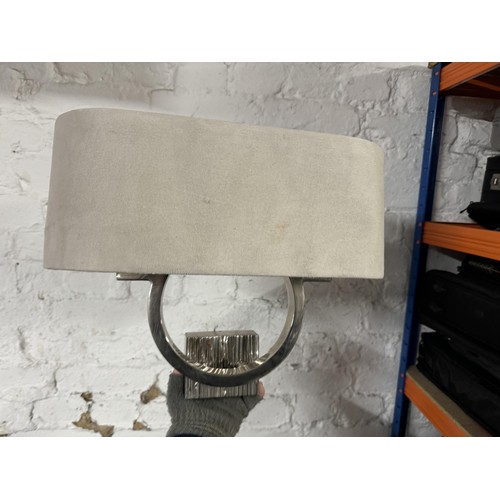 384 - 4 x Wall lamps