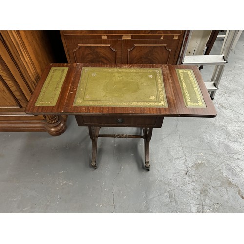 635 - Drop Leaf Side Table