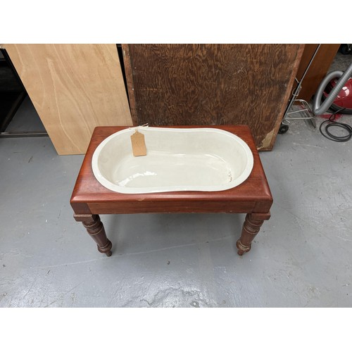 639 - Vintage Bidet, cermaic bowl