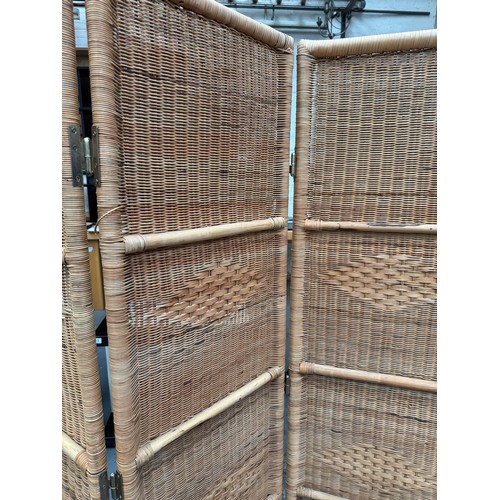 39 - 3 Panel Wicker Screen/Room Divider