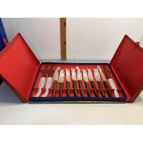 36 - Cutlery set