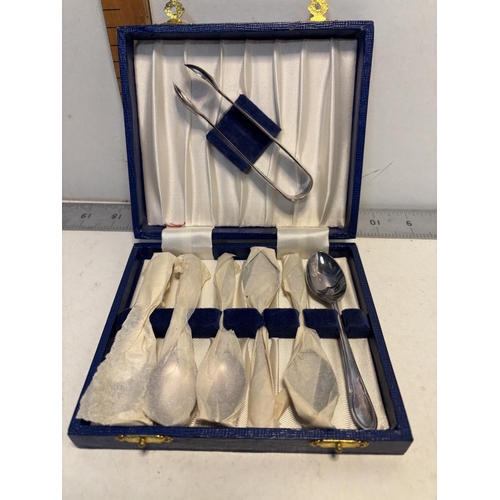 39 - Spoon set