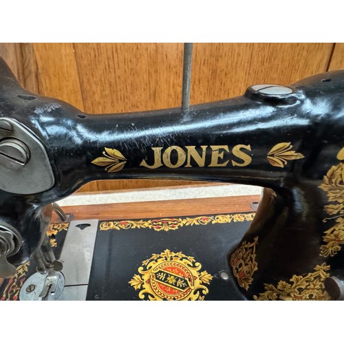 118 - Jones Family CS Handcrank Sewing Machine #440045