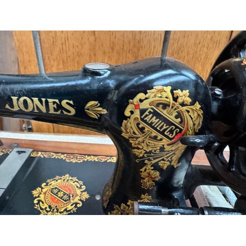 118 - Jones Family CS Handcrank Sewing Machine #440045