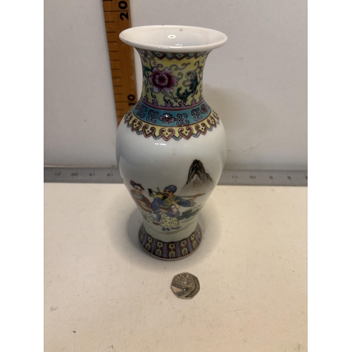 206 - Oriental vase