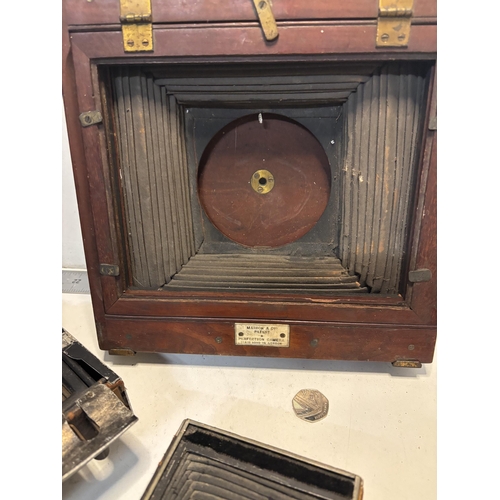 208 - Vintage camera parts