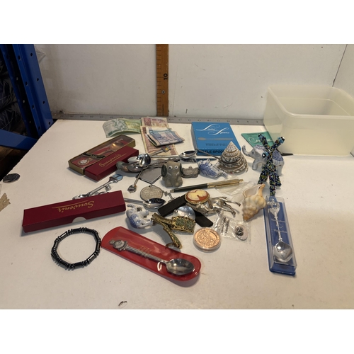 250 - Qty of collectables