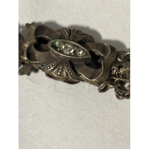 14 - Pearl necklace with silver clasp