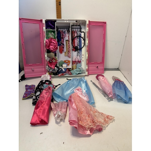 37 - 1970s Barbie wardrobe & contents