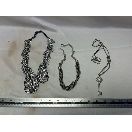 208 - 3 items of Costume Jewellery