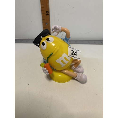 24 - M&M figure