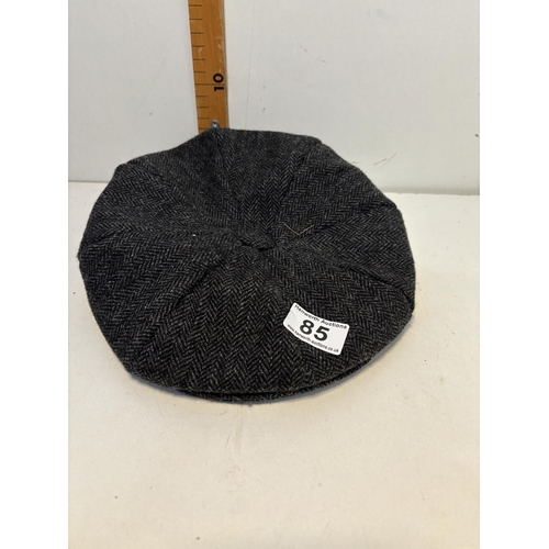 85 - Olney wool flat cap
Size 59/7