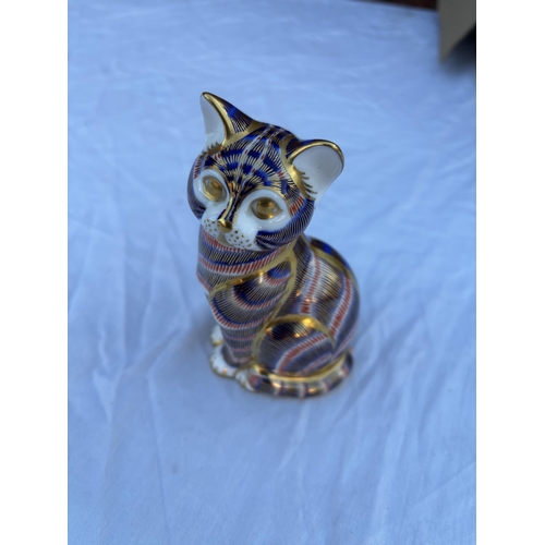 112 - Royall Crown Derby cat-silver stopper