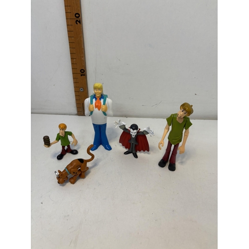 121 - Scooby Doo figures