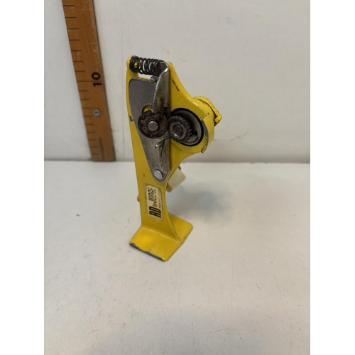 124 - Vintage judge wall can opener